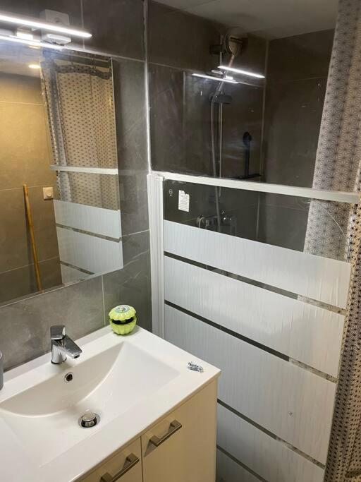 Appartement Confortable - Opera - Place De La Madeleine - Saint Martin - 4 Pers Париж Екстериор снимка